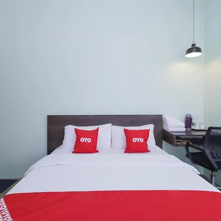 Oyo 90399 Green Home Hotel Syariah Sepang Exterior photo